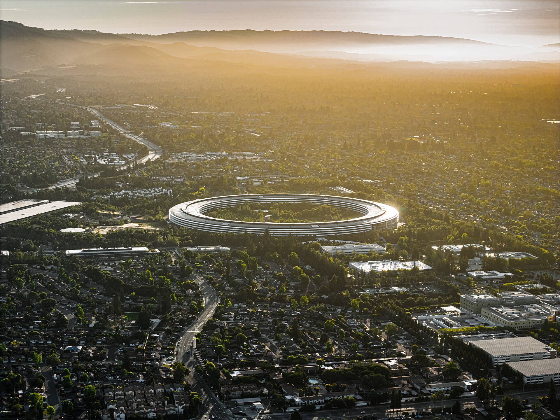 Apple Park visto desde el aire en Cupertino, California