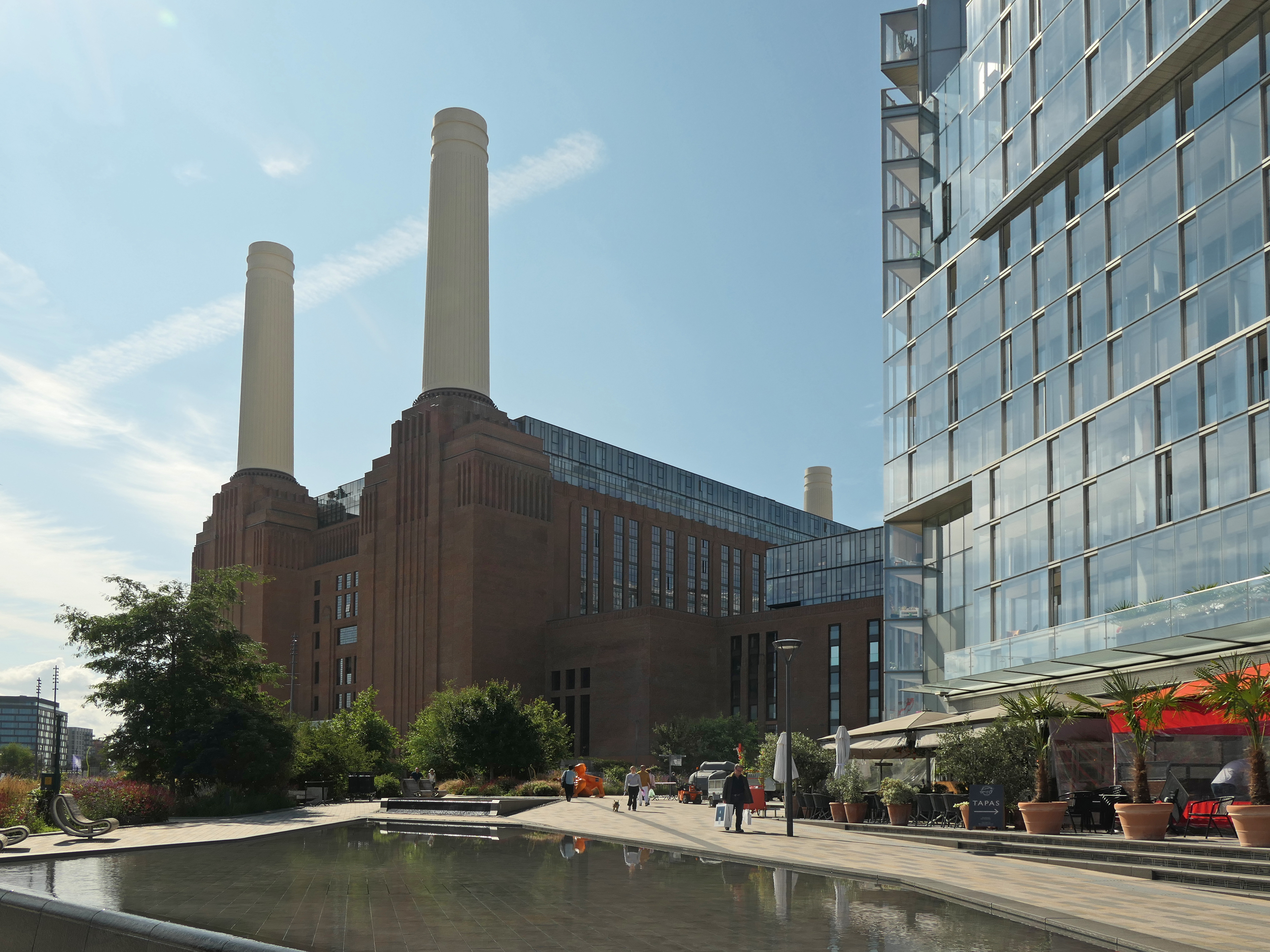 La façade de la Battersea Power Station à Londres, qui accueille le nouvel Apple Music Hall.