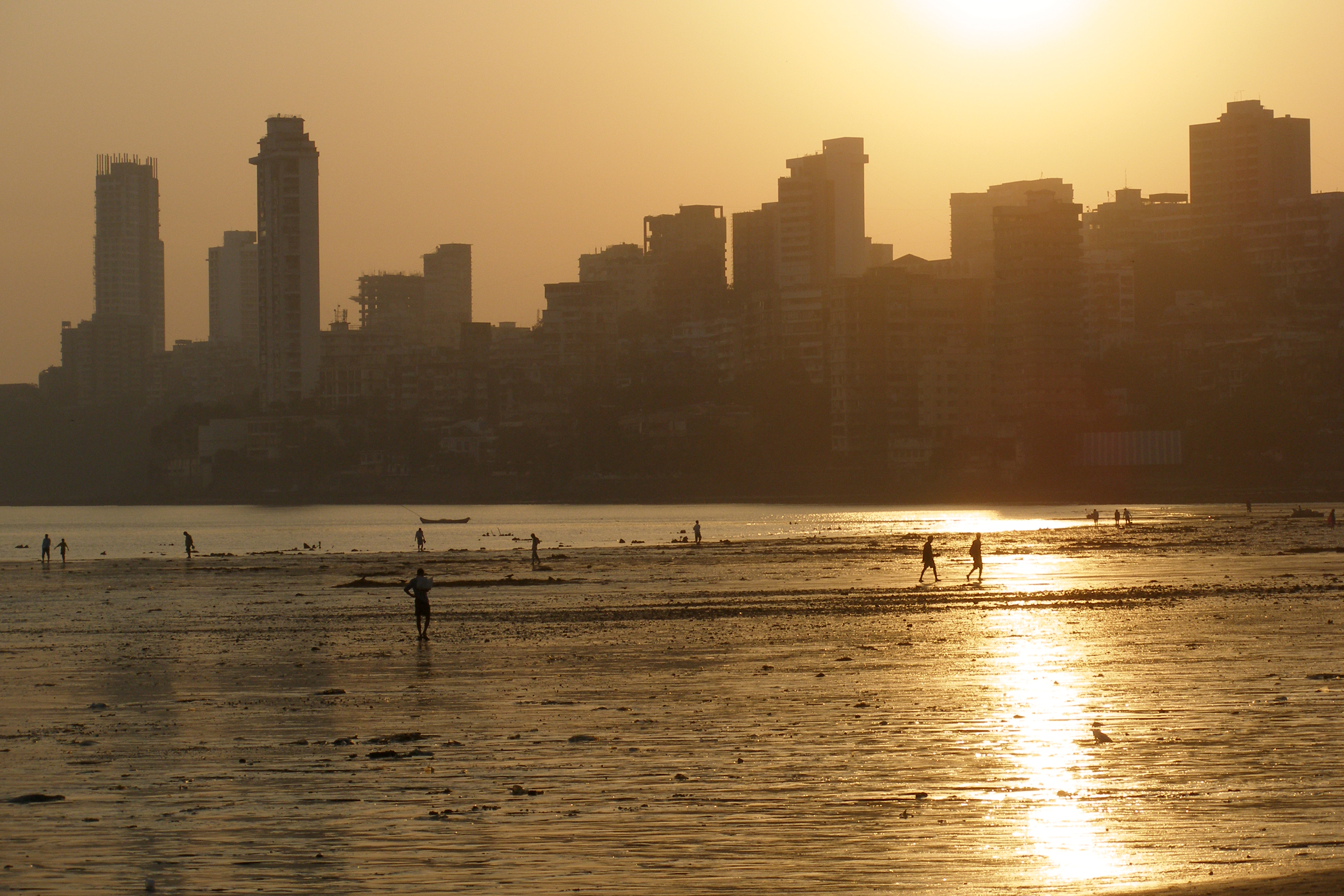 Horizon de Mumbai au coucher du soleil, photographie de contexte pour le lancement d’Apple Pay en Inde